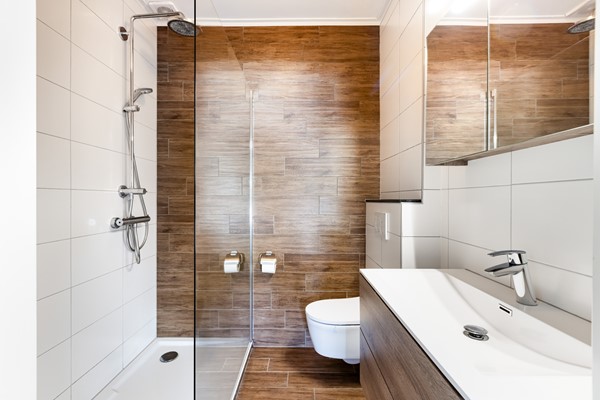 Foto - Verkocht onder voorbehoud: wonen aan het water met luxe, rust en een eigen aanlegsteiger!